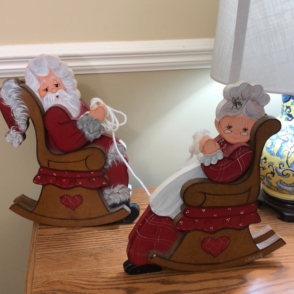 unbranded Other - Santa and Mrs Clause in rocking chair with yarn